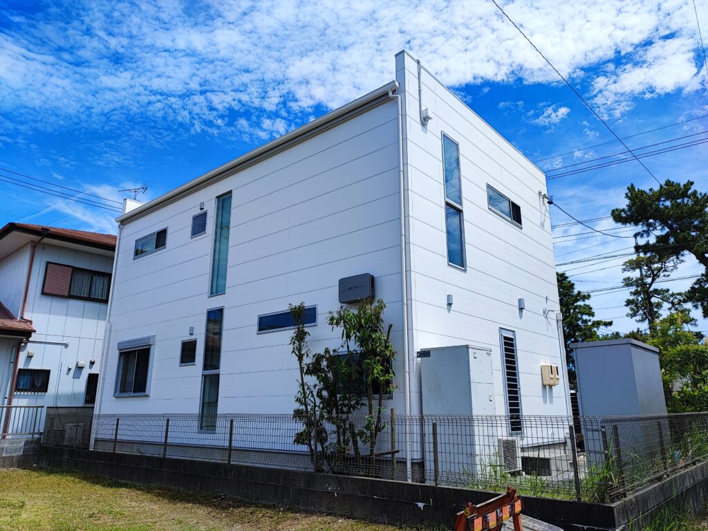 静岡県浜松市で外壁塗装の色選びに失敗しないために|椎名塗装店が解説するサイディング張り替えとトータルリフォームの考え方